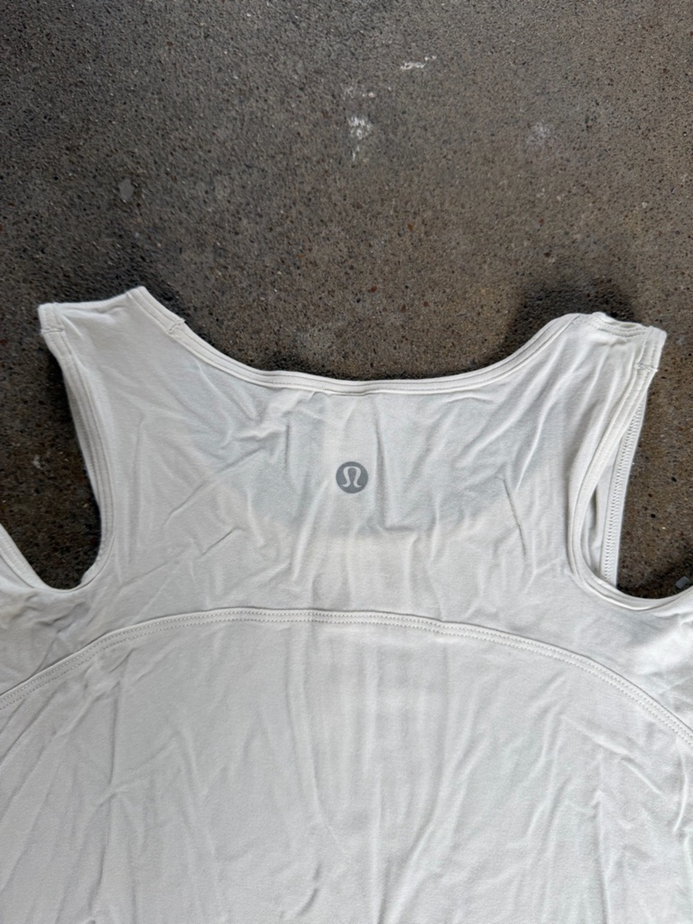 NWT Lululemon Shoulder Cut Out Yoga T Shirt Bone Size 12 Activewear Athleisure - Picture 11 of 11